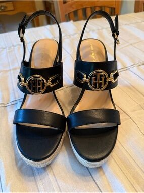 NEW Tommy Hilfiger Black man-made Leather Espadrille Wedge Sandals 10 med